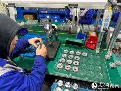 <strong>每一个藐小布局、每一道工序都正在不竭</strong>